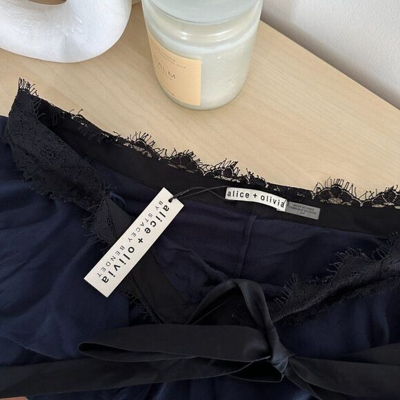 NWT Alice + Olivia Off the shoulder Alyssa halter Top Navy Lace - Picture 5 of 5